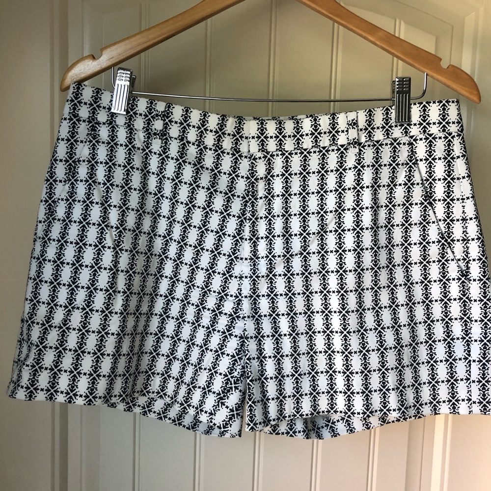 Banana Republic black/white print shorts